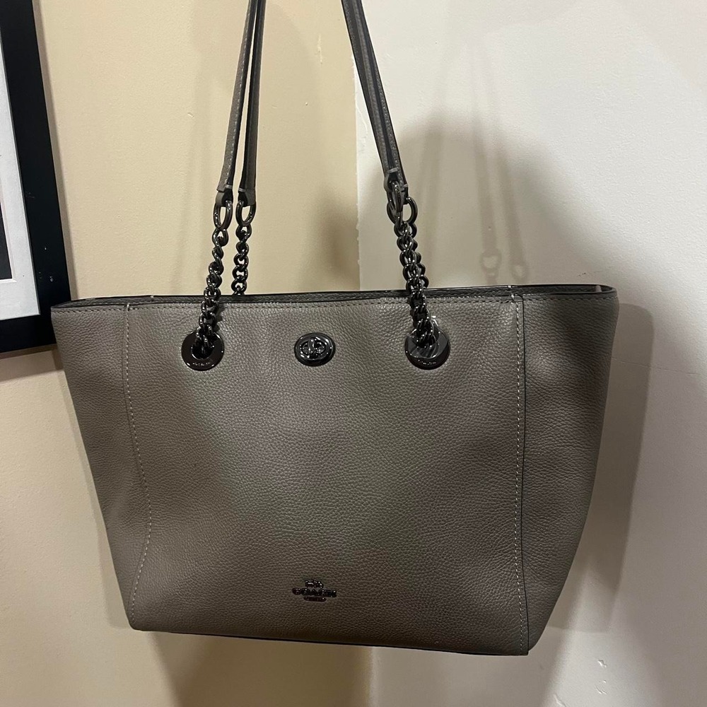 Y2K 2000s Coach Peyton Turn-Lock Leather Chain Tote 27 Shoulder Bag / Handbag